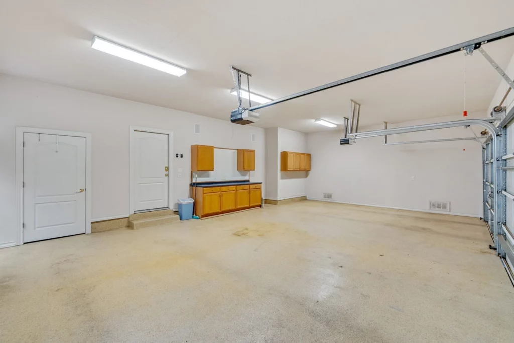 Garage Makeover Essentials: Transforming Your Space Efficiently