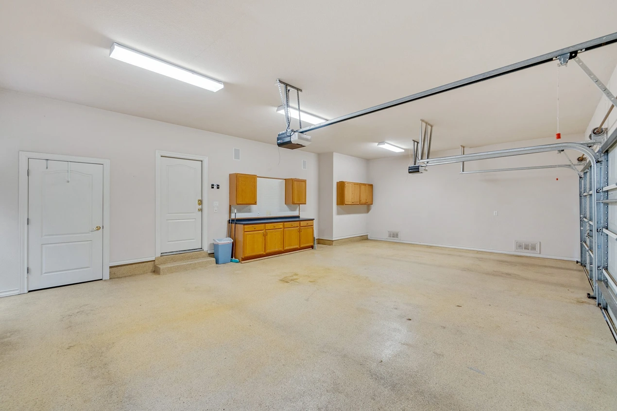 Garage Makeover Essentials: Transforming Your Space Efficiently
