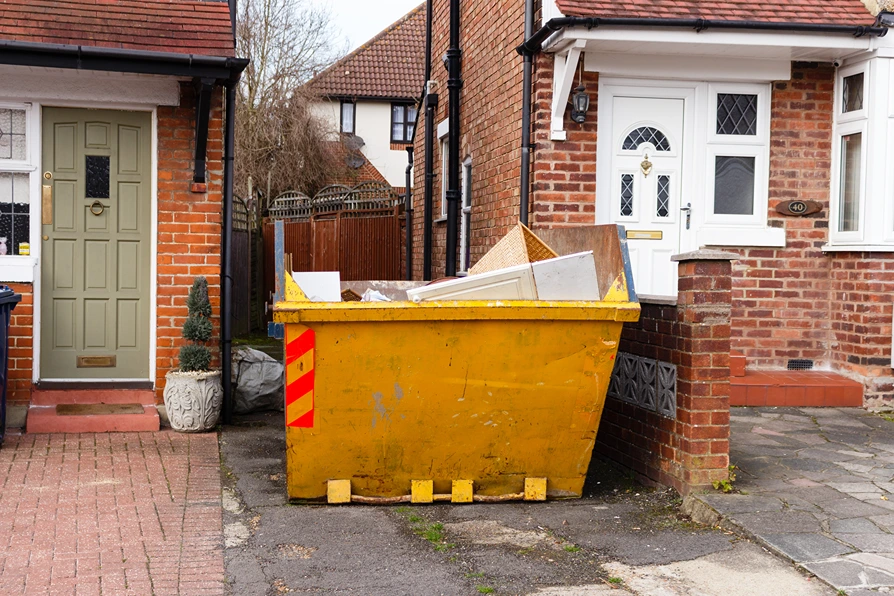 How to Use Your 15-Yard Dumpster Rental in Pooler